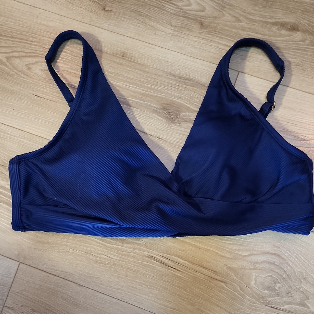 Sporty Blue Bikini with Seamless Design and Full Coverage